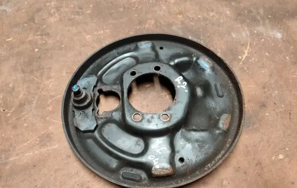 Jeep Cherokee III KJ Rear brake disc plate dust cover 