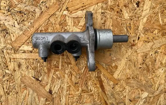 Audi A4 S4 B5 8D Master brake cylinder 32661549
