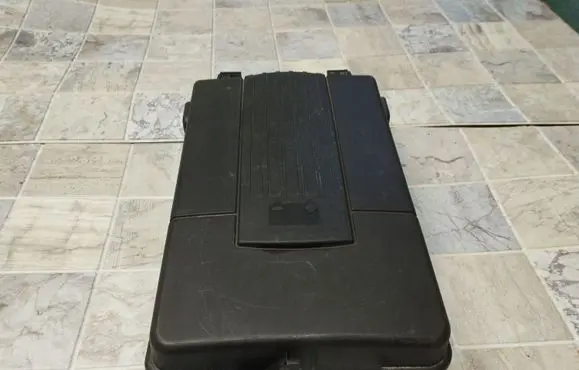 Volkswagen Golf V Battery box tray cover/lid 1K0915443A