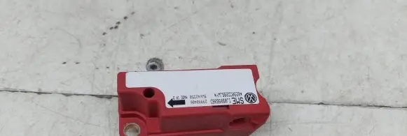 Volkswagen Golf IV Airbag deployment crash/impact sensor 1J0909606D 5WK42350 29990406