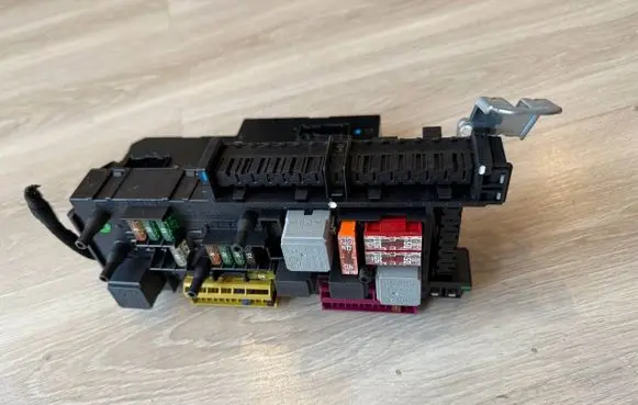 Mercedes-Benz C W204 SAM control unit 2049060205 5DK01102211 2049019702