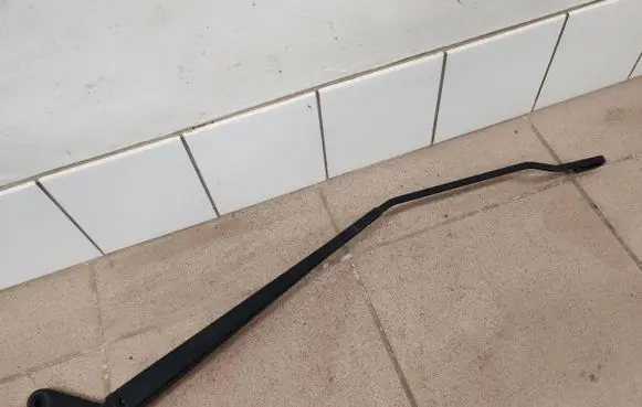 Peugeot 206+ Front wiper blade arm