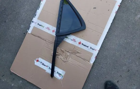 Opel Corsa F Rear side window