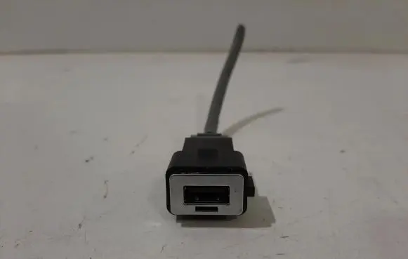 Volvo S60 USB socket connector 8M5T19A164VA