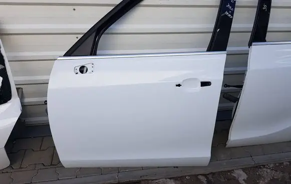 Opel Zafira C Front door 