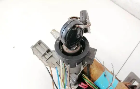 Seat Alhambra (Mk1) Ignition lock p012106