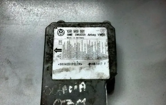 Skoda Octavia Mk1 (1U) Airbag control unit/module 1C0909601 5WK43120 01081017F