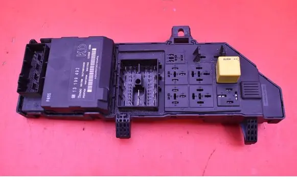 Opel Vectra C Fuse box set 13181984