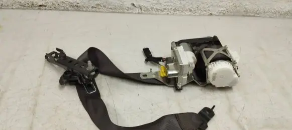 Mercedes-Benz GL X166 Front seatbelt A1668601400