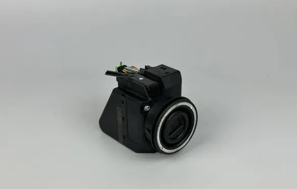 Mercedes-Benz E W210 Ignition lock 2105450208 A2105450208 33000301