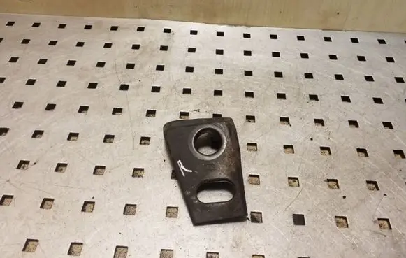 Opel Frontera B Radiator mount bracket