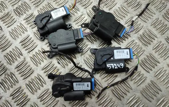 Volkswagen PASSAT B8 Air flap motor/actuator 5Q0907511A 5Q0907511K