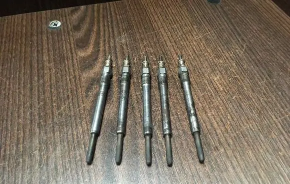 Mercedes-Benz Sprinter W901 W902 W903 W904 Glow plug A0011594901 0100226473 0011594901