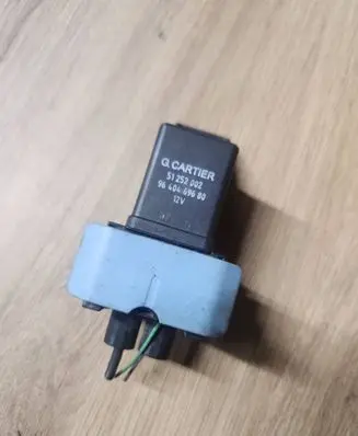 Peugeot 5008 Glow plug pre-heat relay 9640469680 51252002