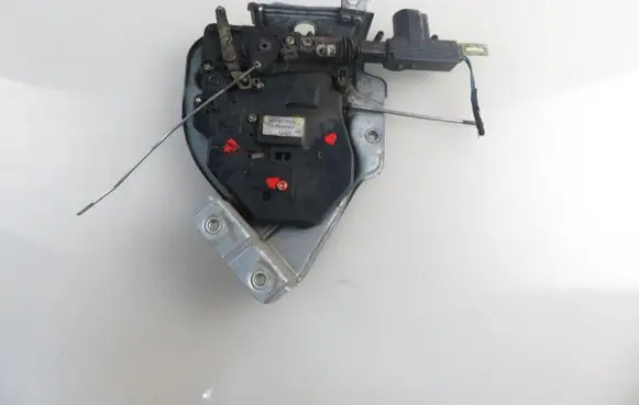 Volkswagen Caddy Rear door lock 2K0827201K