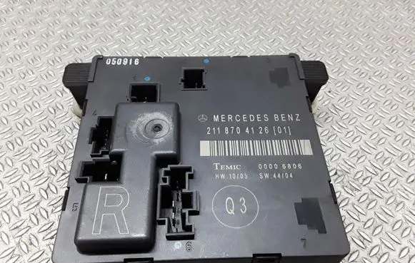 Mercedes-Benz E W211 Door control unit/module 2118704126