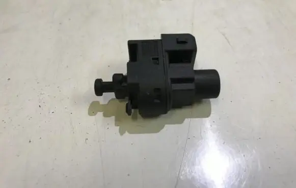 Ford Mondeo MK II Brake pedal sensor switch 93bb13480bb 93bb-13480-bb