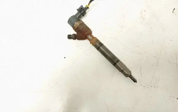 Hyundai i30 Fuel injector 338002A900