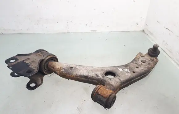 Ford Focus Front lower control arm/wishbone