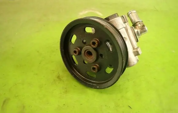 Audi A4 S4 B5 8D Power steering pump