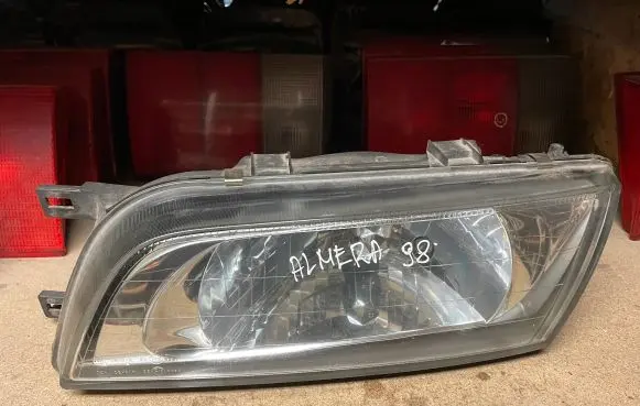 Nissan Almera Headlight/headlamp 1593