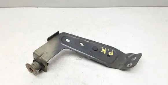 Volvo XC90 Fender mounting bracket