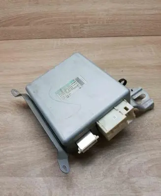 Toyota Avensis T270 Power steering control unit/module 8965005100