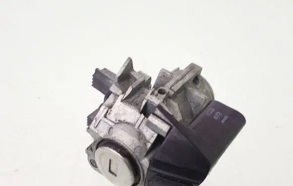Mercedes-Benz C W204 Coupe door lock (next to the handle) 15628206
