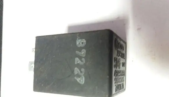 Volkswagen PASSAT B5 Other relay 431955531