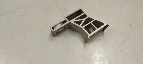 Radiator mount bracket