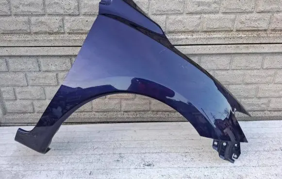 Nissan Pulsar Fender