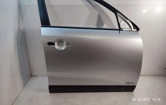 KIA Sorento Front door 