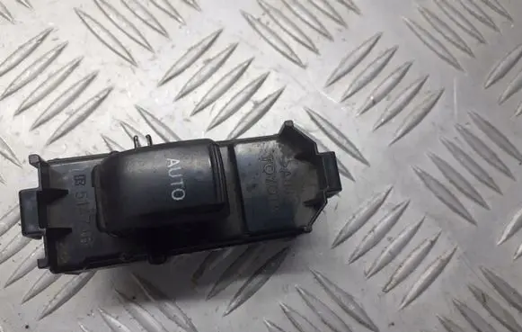 Toyota Avensis Verso Electric window control switch 84030-44020