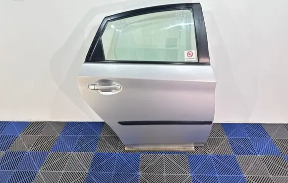 Toyota Prius (XW30) Rear door