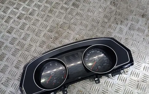Volkswagen PASSAT CC Speedometer (instrument cluster)