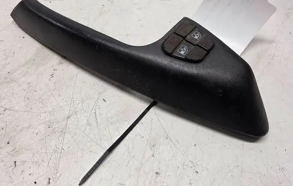 Volkswagen Golf III Electric window control switch 1H0867197E