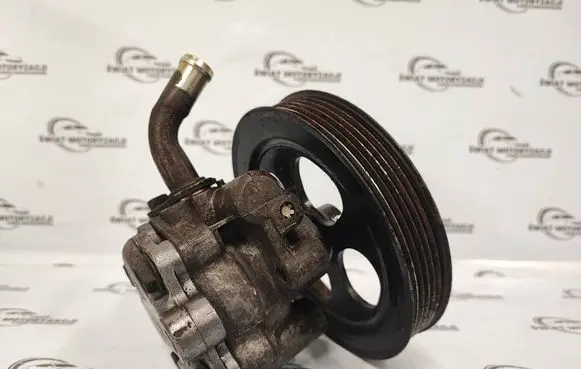 Mitsubishi L200 Power steering pump 