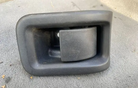 Volvo V70 Engine bonnet (hood) release handle 30779851