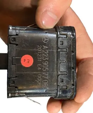 Mercedes-Benz A W176 Hand parking brake switch A2469050451