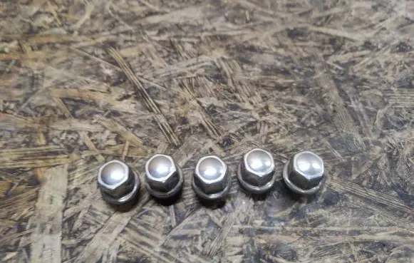 Jaguar XK8 - XKR Nuts/bolts 