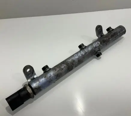 Mercedes-Benz E W211 Fuel main line pipe A6420700695 10068137 6420700695