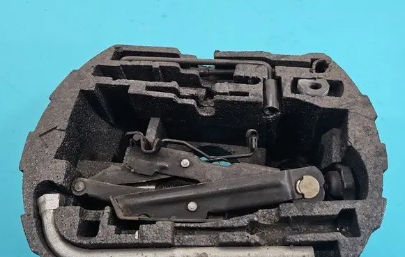 Volkswagen New Beetle Lift Jack 1C0011031 IMPRK1513455