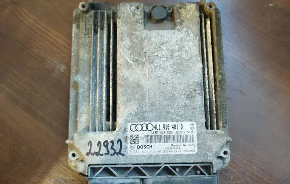 Audi Q7 4L Engine control unit/module 4l1910401d 0281015868