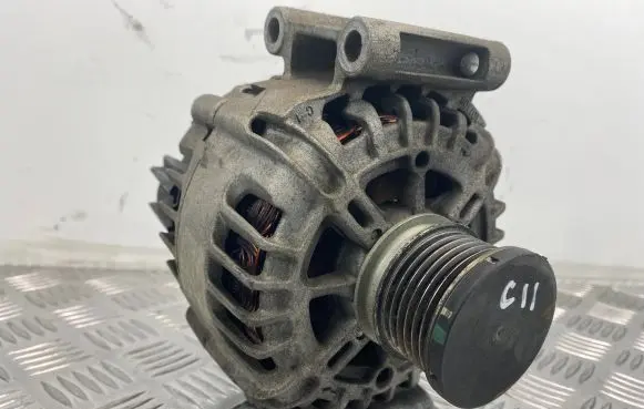 Mercedes-Benz C W204 Generator/alternator A0009067902 2617417A FG15T079