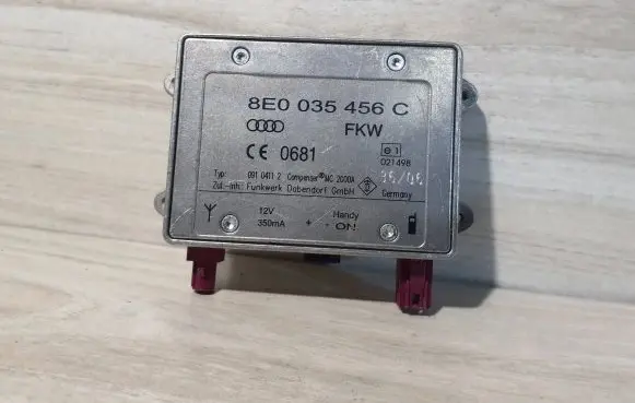 Audi Q7 4L Antenna control unit 8E0035456C