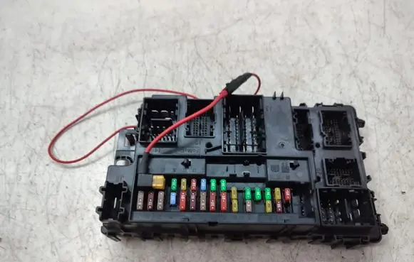 Ford Mondeo MK V Fuse module HU5T15604