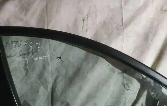 Hyundai Sonata Front door window glass four-door