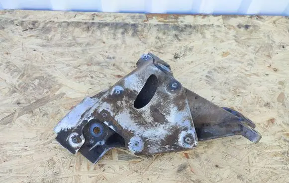 BMW X5 E70 Engine mounting bracket 6777258