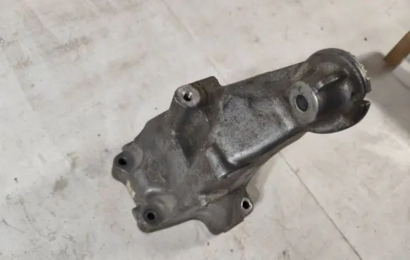 Mercedes-Benz E W212 Engine mounting bracket A6512233504 AC4600