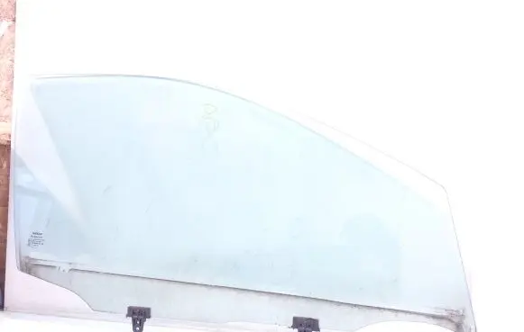 Nissan Qashqai Front door window glass four-door AS2